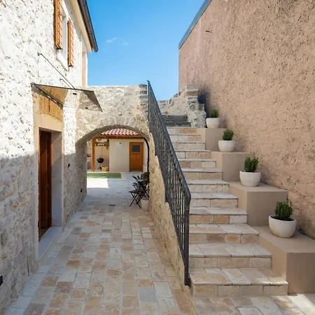 Rustic Kameni Dvori Heated Pool Sveti Filip i Jakov